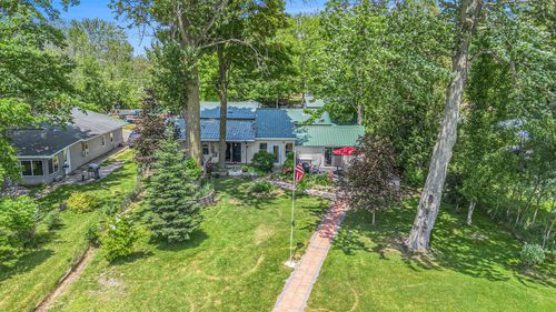 8828 Elm St, Fremont, MI, 49412-9543 | Card Image