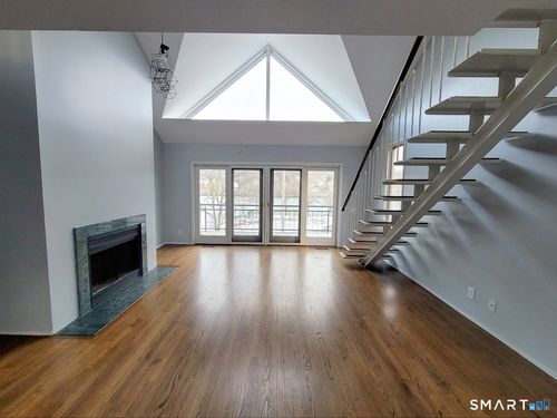 2j-2 Front St, New Haven, CT, 06513-4305 | Card Image