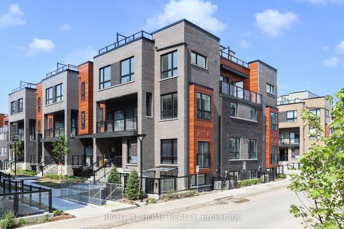 4-17 Lytham Green Cir, Newmarket, ON, L3Y0H4 | Card Image