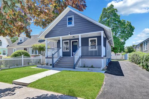 20 Lillian Ave, Freeport, NY, 11520-1609 | Card Image