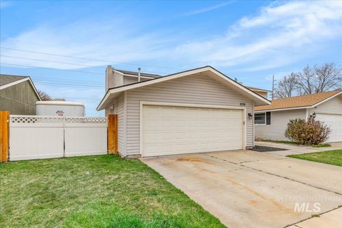 1036 W Crest Wood Dr, Meridian, ID, 83642 | Card Image