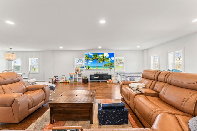 183 Bailey St, House other with 3 bedrooms, 3 bathrooms and 8 parking in Glastonbury CT | Image 17
