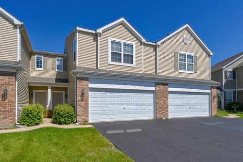 637 Springbrook Trl N, Oswego, IL, 60543-4002 | Card Image