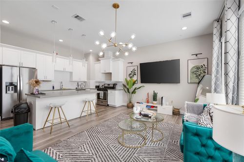 b-240 Julia St, Houston, TX, 77022-3141 | Card Image