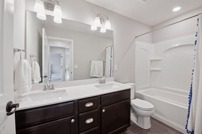 Upper level full bathroom | Image 31