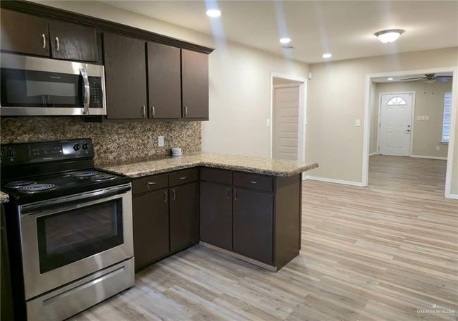 404 Lance St, House other with 3 bedrooms, 2 bathrooms and 1 parking in Alamo TX | Image 4