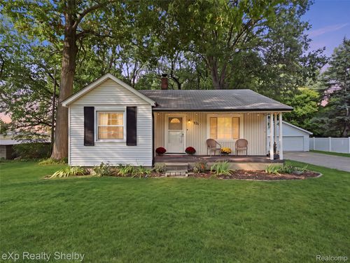 920 W Gardenia Ave, Madison Heights, MI, 48071-2718 | Card Image
