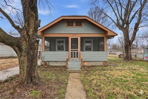 10531 E 9th St S, Independence, MO, 64053-1807 | Card Image