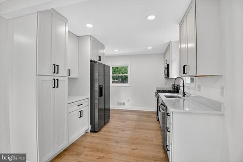 2211 Vermont Ave, LANDOVER, MD, 20785-4979 | Card Image