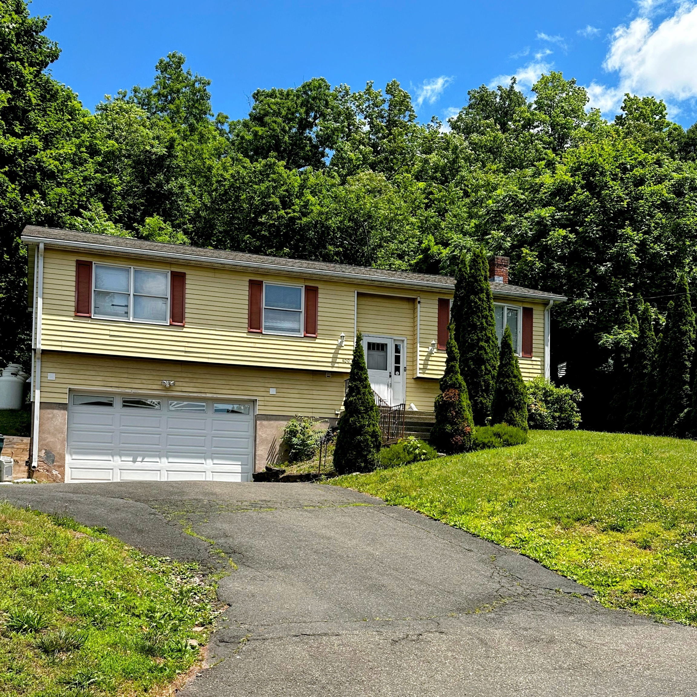 Broadway , Hamden, CT 06518