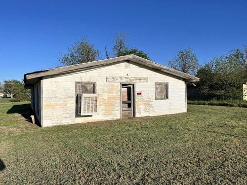 903 Mercer St, Quanah, TX, 79252-5517 | Card Image