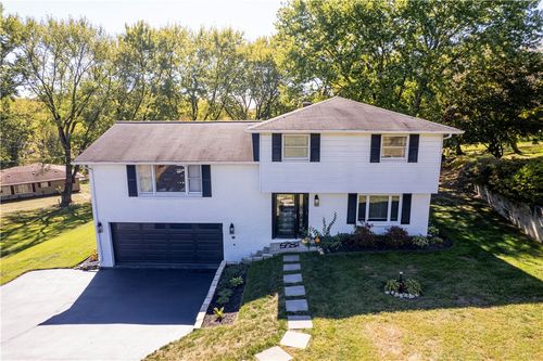 18 Dell Dr, Irwin, PA, 15642-4506 | Card Image