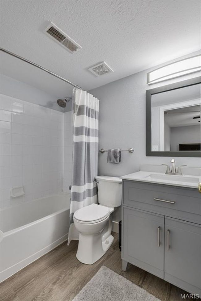 Primary Bedroom Bathroom | Image 18