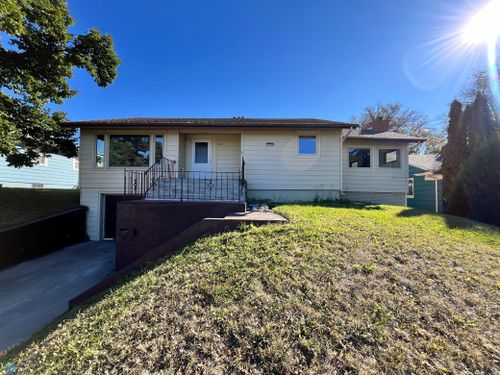 320 10th Ave Ne, Jamestown, ND, 58401-3732 | Card Image