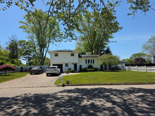 10 Meehan Ln, Coram, NY, 11727-3032 | Card Image