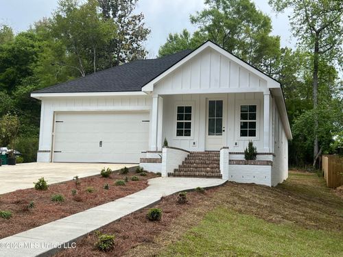 952 Kale St, Diamondhead, MS, 39525-4242 | Card Image