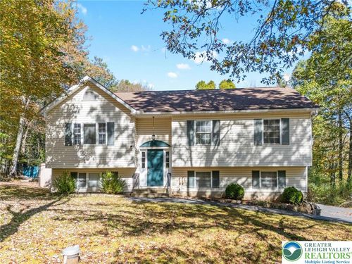 204 Deibert Dr, Stroudsburg, PA, 18360-7964 | Card Image