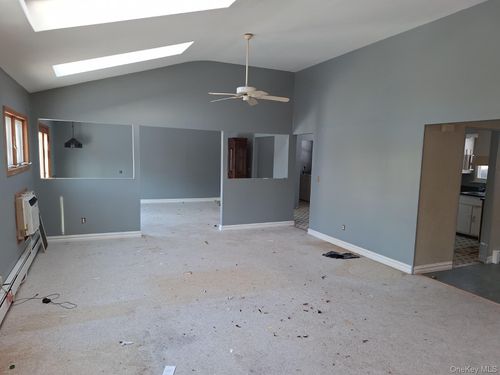 5 Julia Cir, East Setauket, NY, 11733-3744 | Card Image