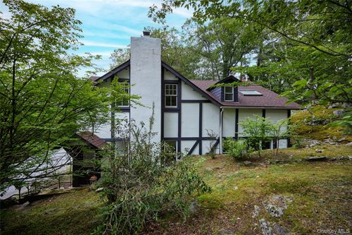 93 Circuit Rd, Tuxedo Park, NY, 10987-4050 | Card Image