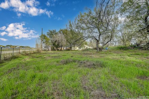 17770 Interstate 35 S, Lytle, TX, 78052-9520 | Card Image