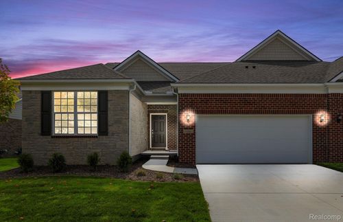 55933 Oak Pointe Dr, Utica, MI, 48315-6709 | Card Image
