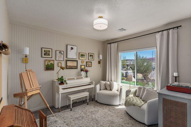 Front Office/Den | Image 22