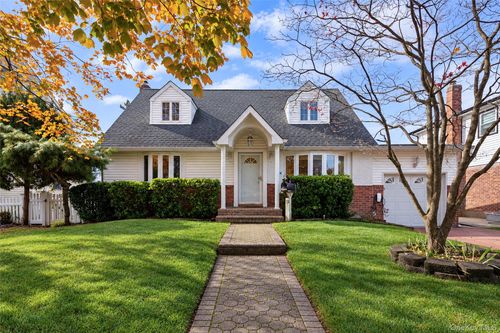 31 stoothoff drive Stoothoff, North Hempstead, NY, 11040 | Card Image