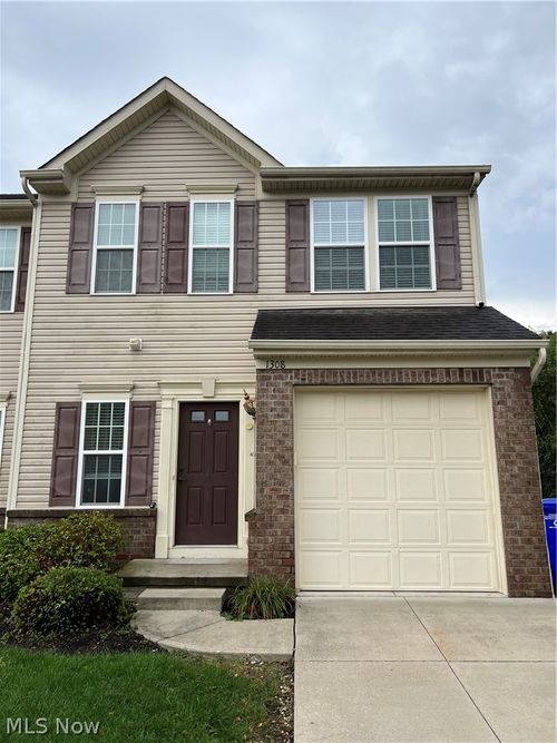 1308 Wellingshire Cir, Cuyahoga Falls, OH, 44221-5186 | Card Image