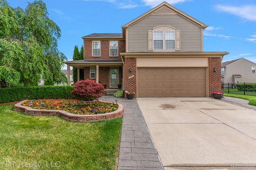 17952 Marsal Dr, Macomb, MI, 48042-1187 | Card Image