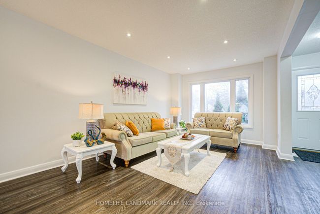 489 Lancelot Cres, House attached with 4 bedrooms, 2 bathrooms and 3 parking in Oshawa ON | Image 4