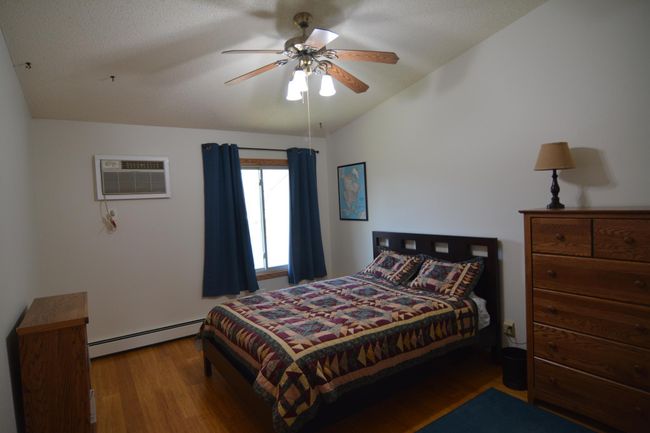 Large Main Bedroom | Image 12