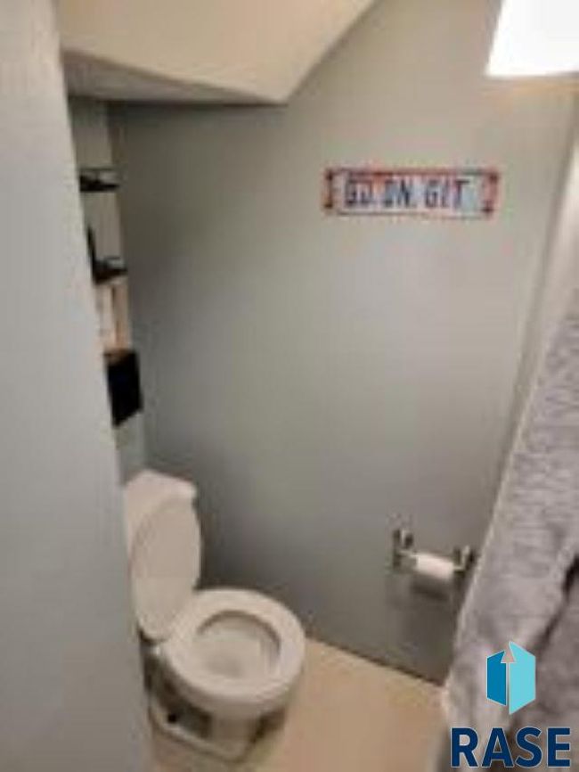 1108 W 3 Rd Ave, House other with 3 bedrooms, 2 bathrooms and null parking in Mitchell SD | Image 16