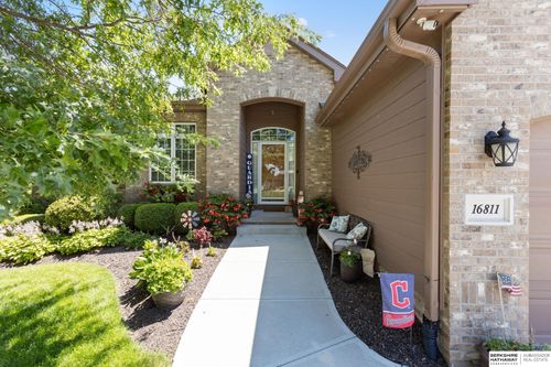 16811 Chandler Street, Omaha, NE, 68136 | Card Image