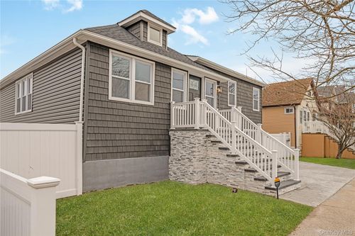 1043 Delaware Ave, Island Park, NY, 11558-1999 | Card Image