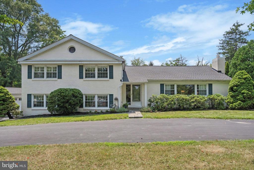 Sherwood Cir, Villanova, PA 19085