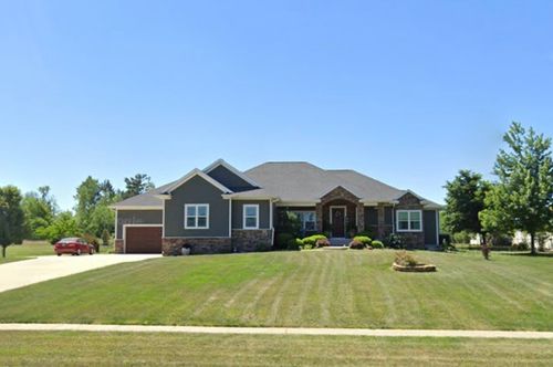 2097 Emmons St, Hiawatha, IA, 52233-1803 | Card Image