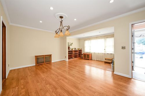 92 218th Pl, Queens Village, NY, 11428-1848 | Card Image