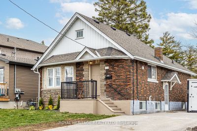 1143 Cedar St, House other with 3 bedrooms, 1 bathrooms and 3 parking in Oshawa ON | Image 1