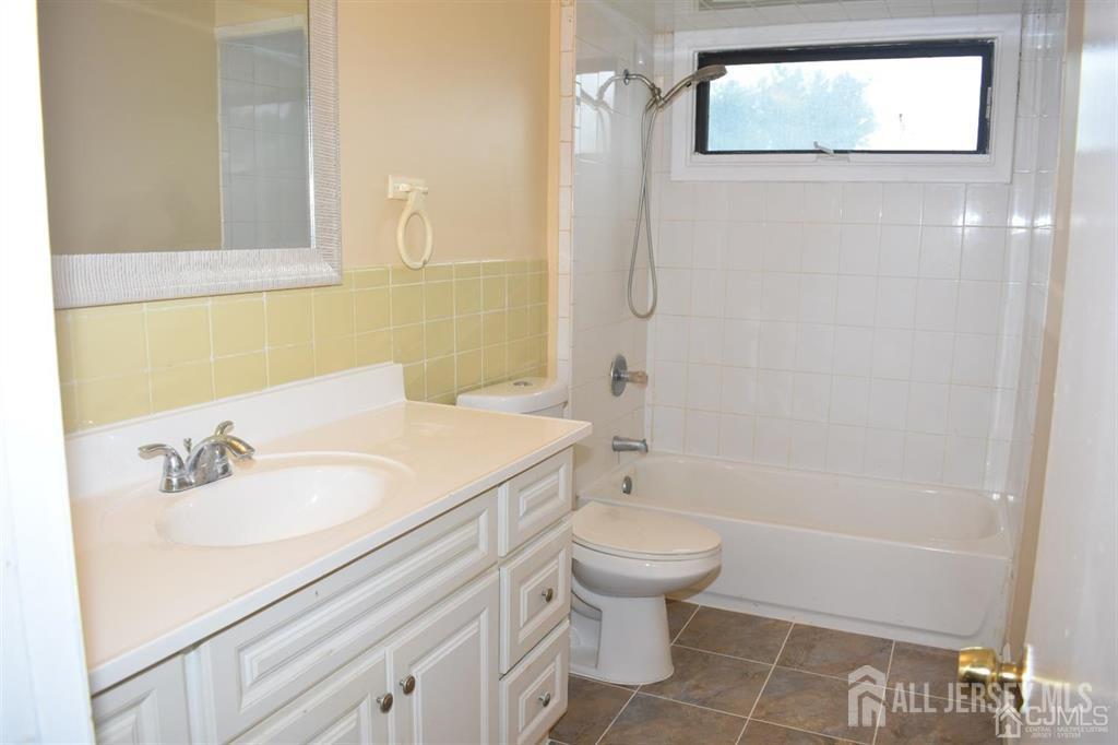 Residential Lease in Edison 5
