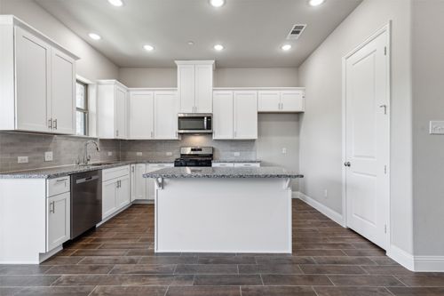 548 Hutchinson Ln, Lewisville, TX, 75077-3390 | Card Image