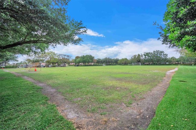 942 Lavender Cir, House other with 4 bedrooms, 3 bathrooms and null parking in Weston FL | Image 67