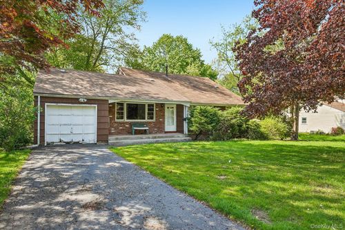 35 Old Middletown Rd, New City, NY, 10956-2738 | Card Image