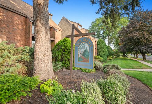 apt-78-42 N Main St, West Hartford, CT, 06107-1915 | Card Image