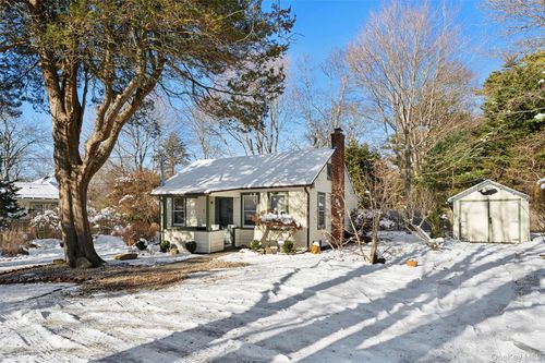 424 Main St, Westhampton Beach, NY, 11978-2412 | Card Image