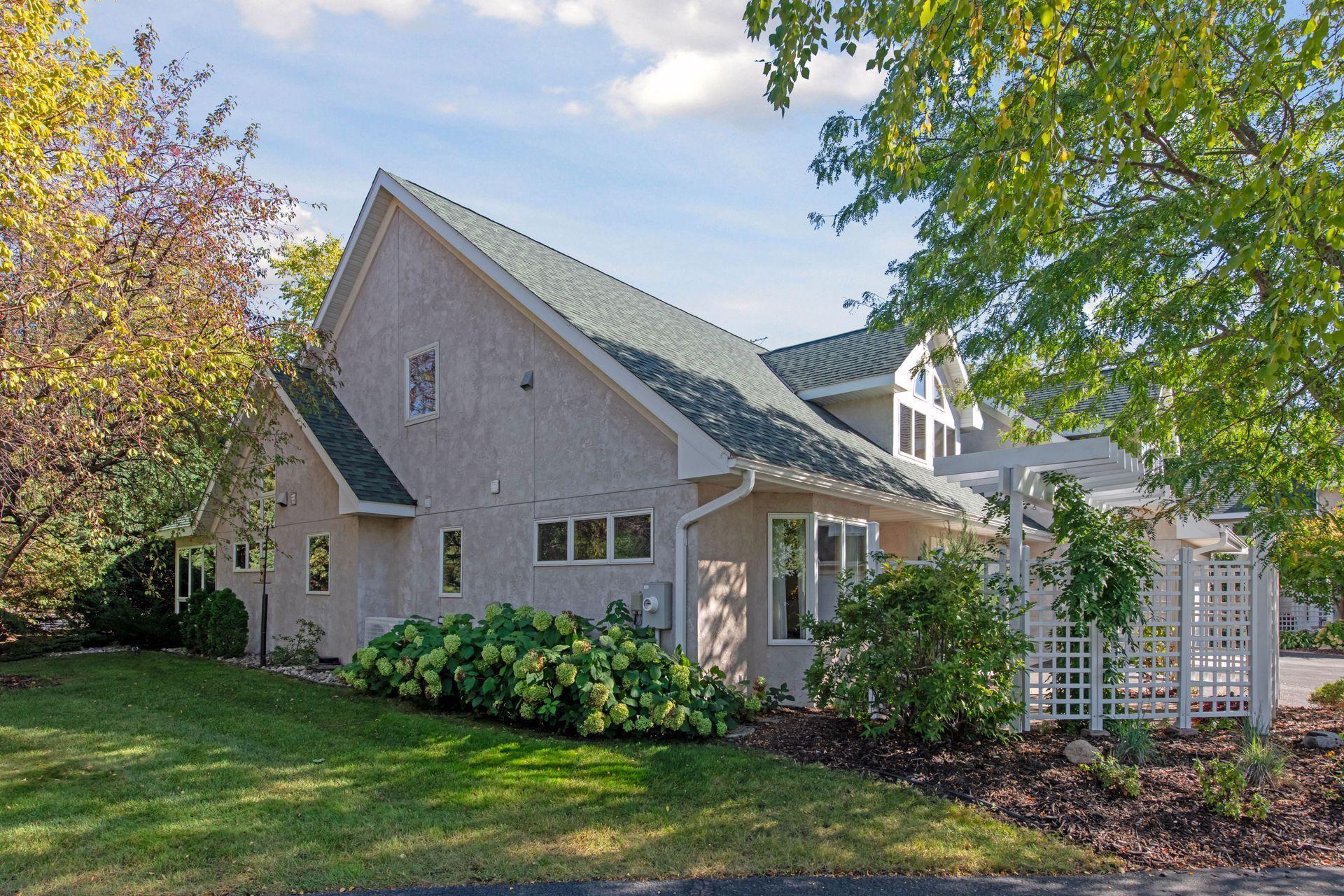 Cherrywood Ln, Waconia, MN 55387