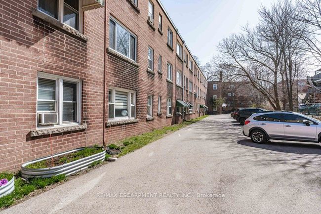 5 - 137 Emerald St S, Condo with 1 bedrooms, 1 bathrooms and 1 parking in Hamilton ON | Image 4