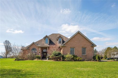 15 Blackberry Ln, Grove City, PA, 16127-4681 | Card Image