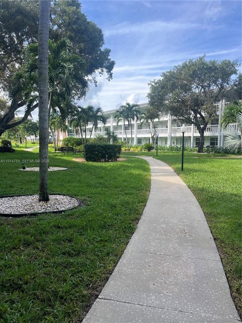 apt-f109-5208 Ne 24th Ter, Fort Lauderdale, FL, 33308-3966 | Card Image