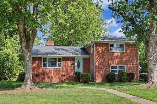 8 Riverdale Dr, Hampton, VA, 23666-3520 | Card Image