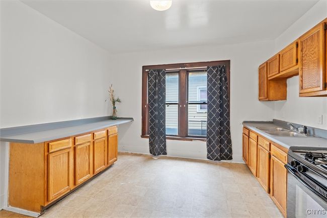 7 - 905 Tallman St, Home with 6 bedrooms, 4 bathrooms and null parking in Syracuse NY | Image 25